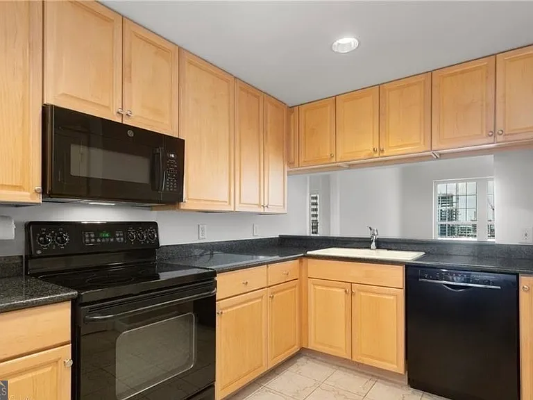 195 14th St NE #1902 — Photo 10