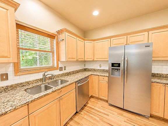 5th image of 21 Rolling Ridge Trl