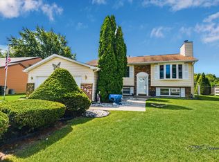 2491 Heron Dr, Lindenhurst, IL 60046