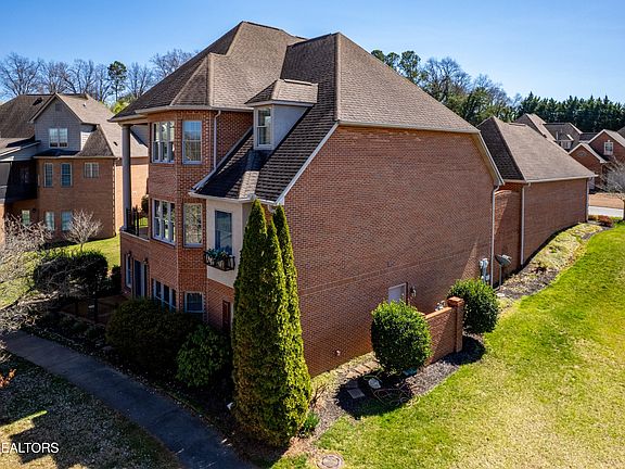 3rd image of 236 Savannah Park Dr