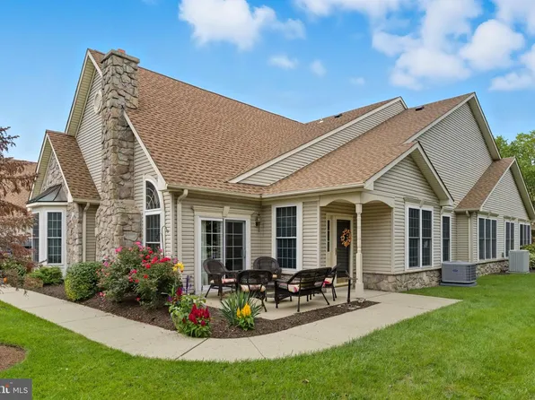 2285 Seabird Dr #14, Bristol, PA 19007