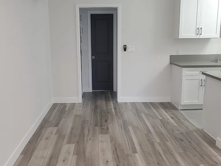2315 N Frederic St #14 — Photo 7