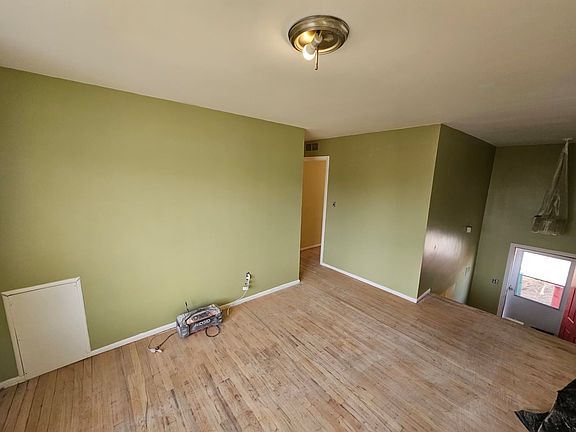 3rd image of 22414 Hayes Rd