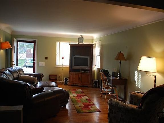 2nd image of 3216 Greenway Ave