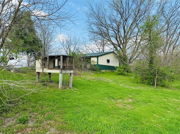 315 E Madison St, Paris, MO 65275