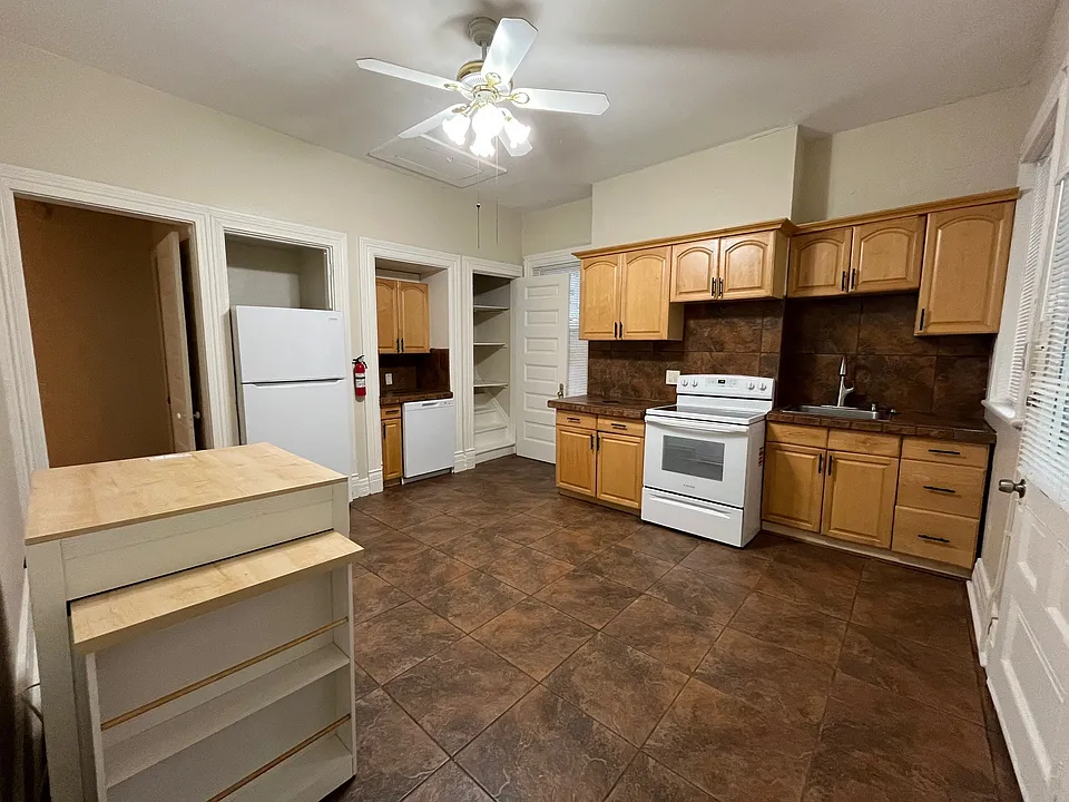 332 Stratford Ave #1