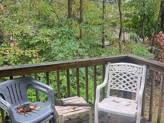 3rd image of 813 E Sherwood Hills Dr