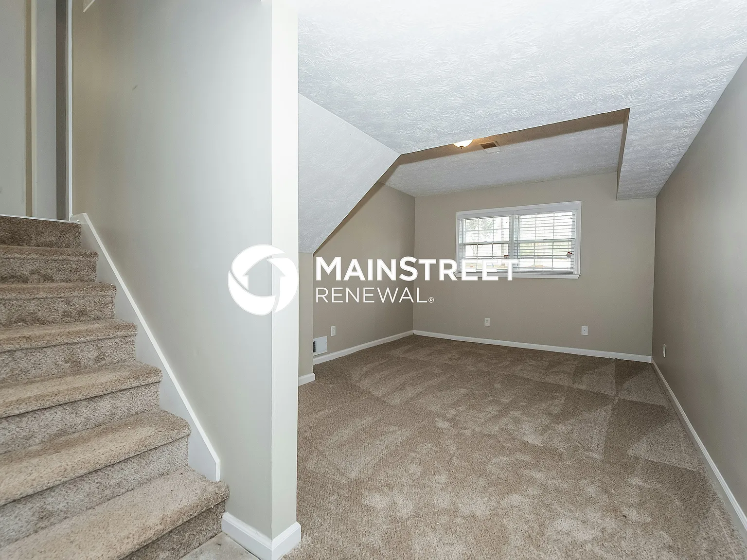 430 Amity Ct — Photo 2