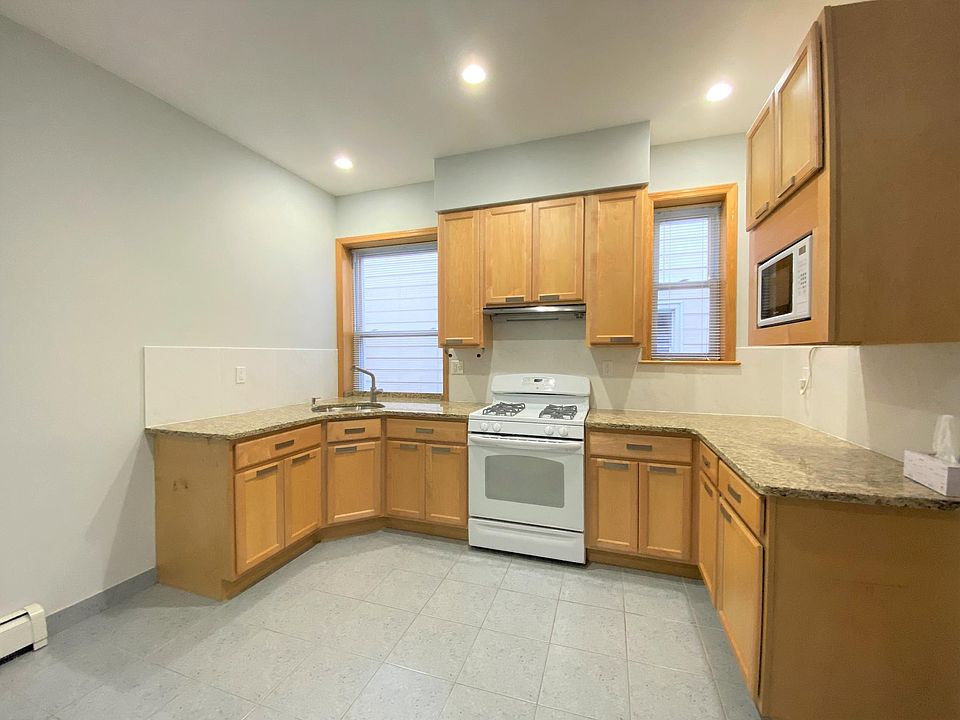 1st image of 211 Bay 41st St #2R
