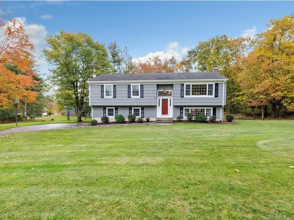 98 Camelot Drive, Monroe, CT 06468