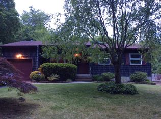 2 Nicole Pl, Middle Island, NY 11953