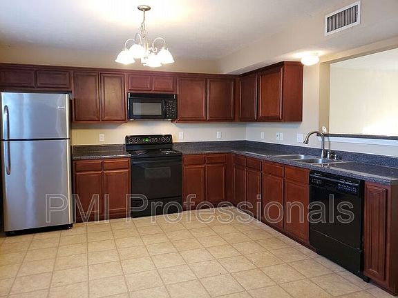 4th image of 406 Arapaho Dr