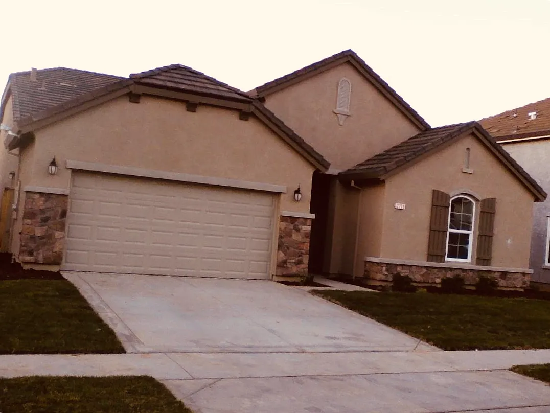 2209 Hightrail Way photo 1