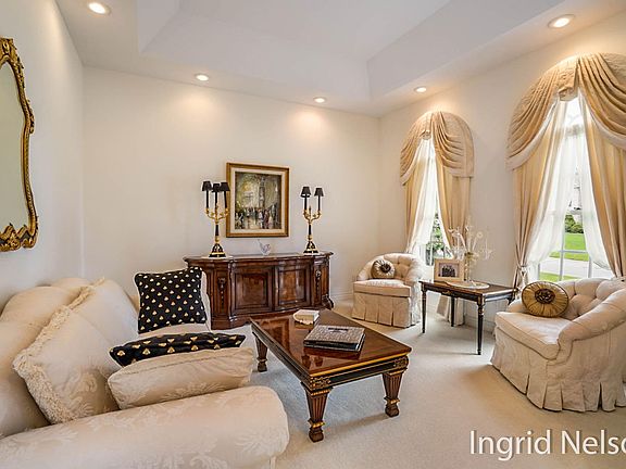 3rd image of 3855 Bridgestone Dr NE