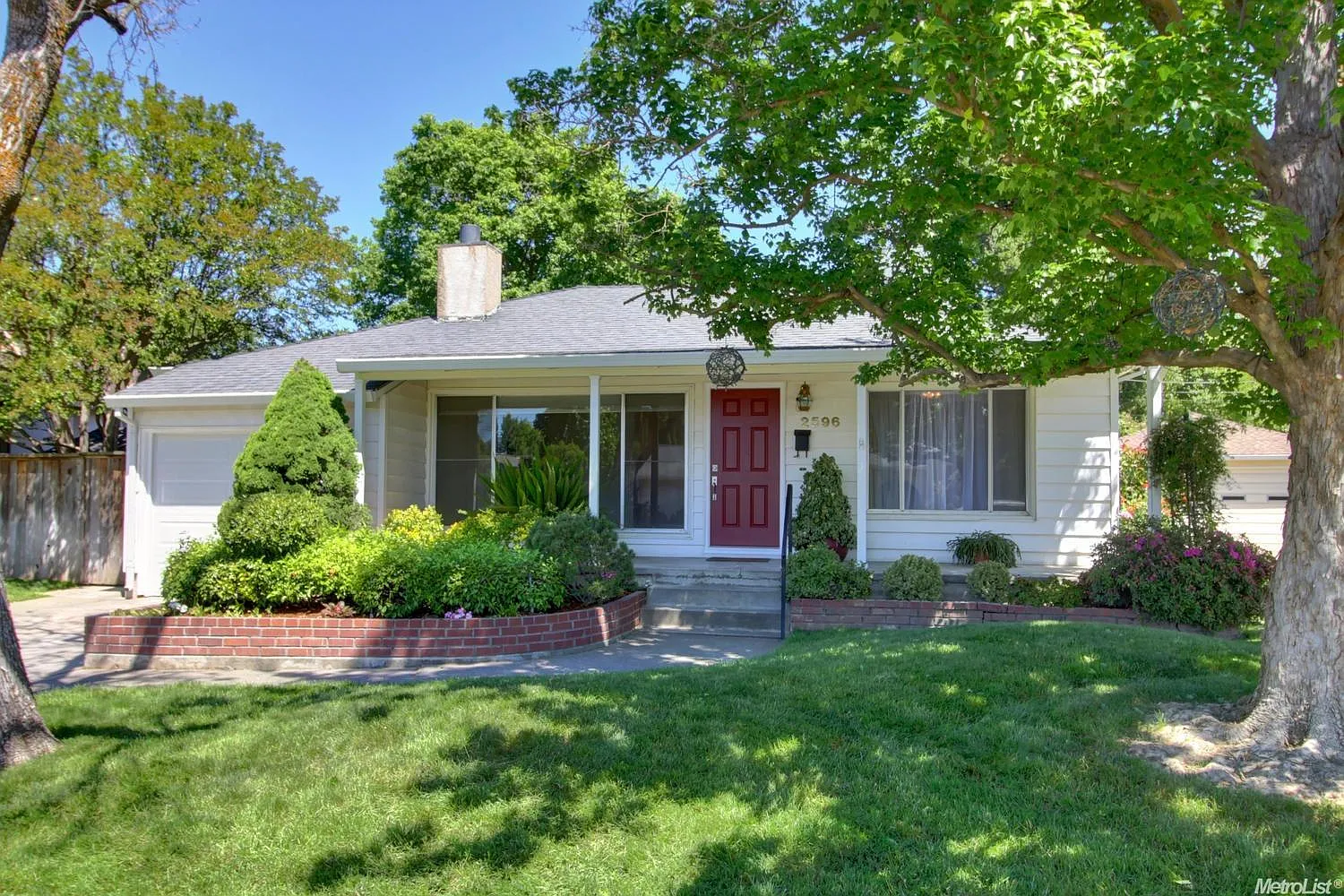 2596 Rosyln Way photo 1