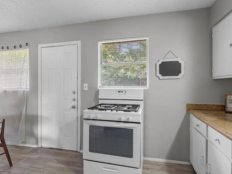 203 E Anderson Ave #A — Photo 11