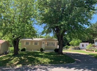 1318 Johnson Dr, Junction City, KS 66441