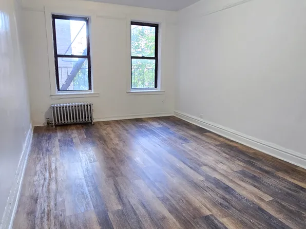 721 Walton Avenue image 2 of 7