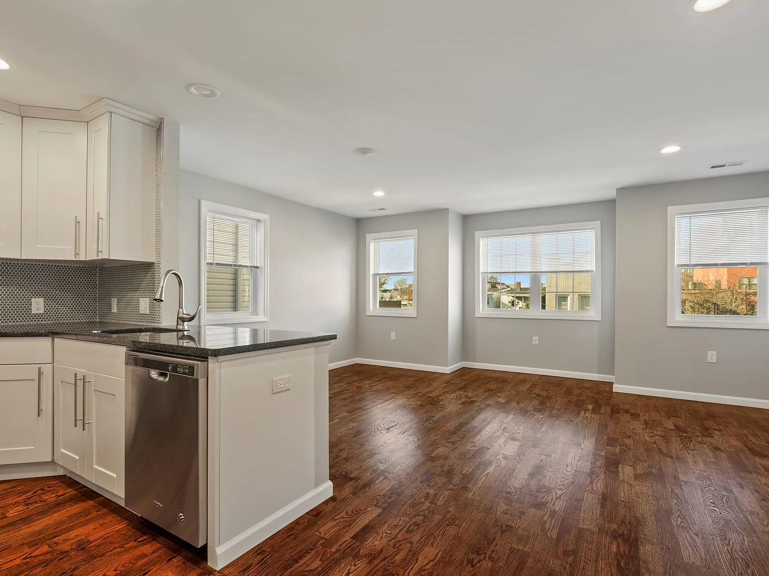 3 bed, 2.0 bath, $2,400 — Photo 4