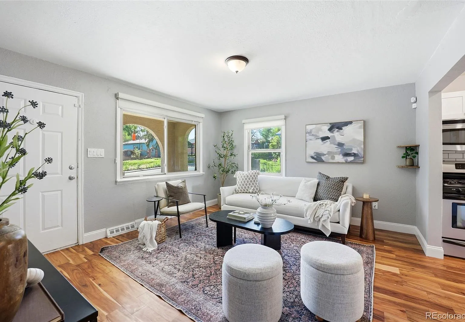3 bed, 2.0 bath, 1021 sqft, $3,000 — Photo 3