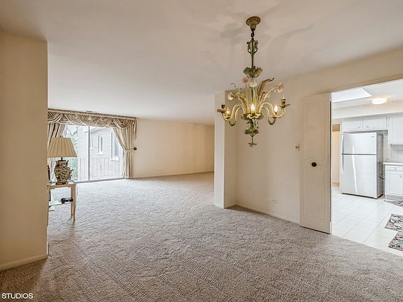 5th image of 411 Ashland Ave APT 6E