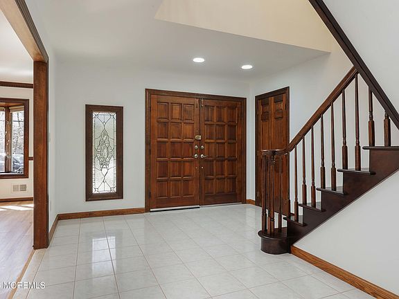 5th image of 463 Cottrell Road