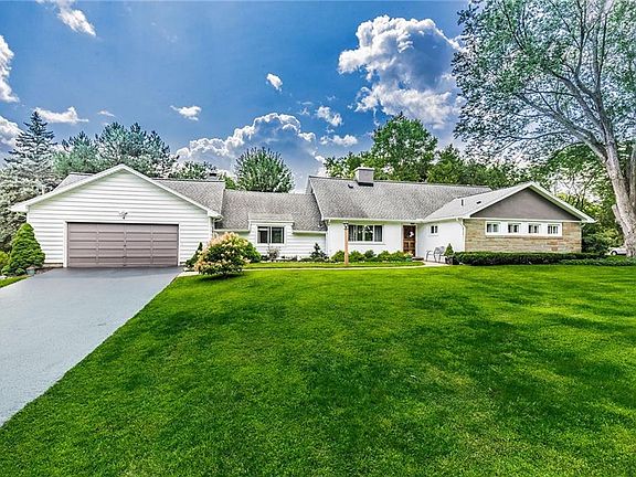 2nd image of 4 Shire Oaks Dr