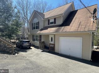 300 Canterbury Rd, Bushkill, PA 18324