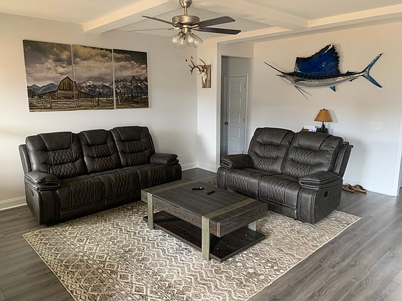 4th image of 1022 Creek Way