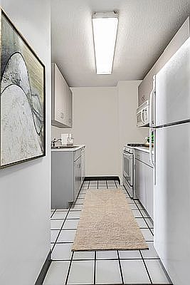5th image of 429 E 52nd St APT 32H
