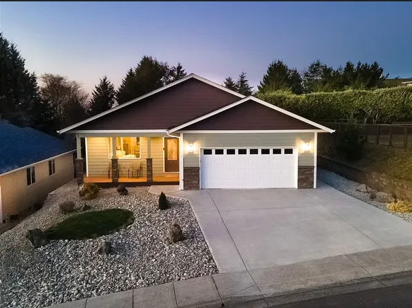 1154 Nautical Ln, Coos Bay, OR 97420
