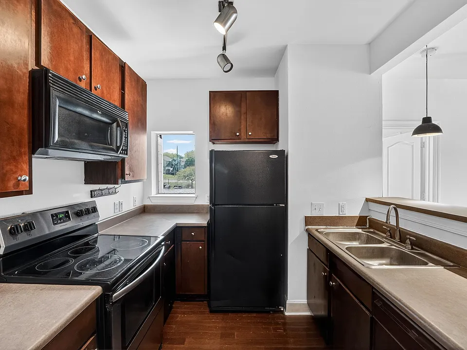 1901 Crossing Pl #1