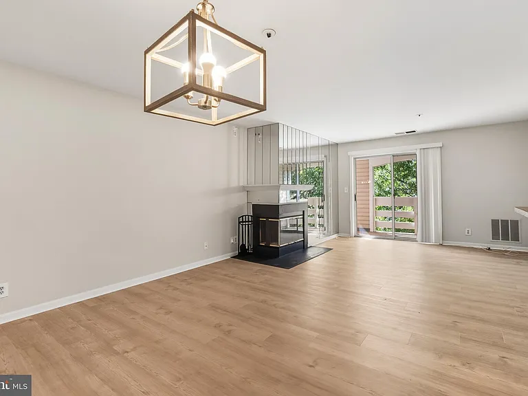 240 S Reynolds St #411 — Photo 8