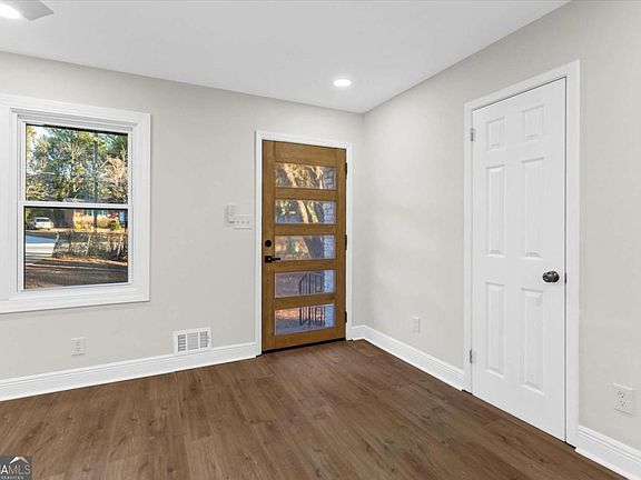 4th image of 3658 Brookcrest Cir