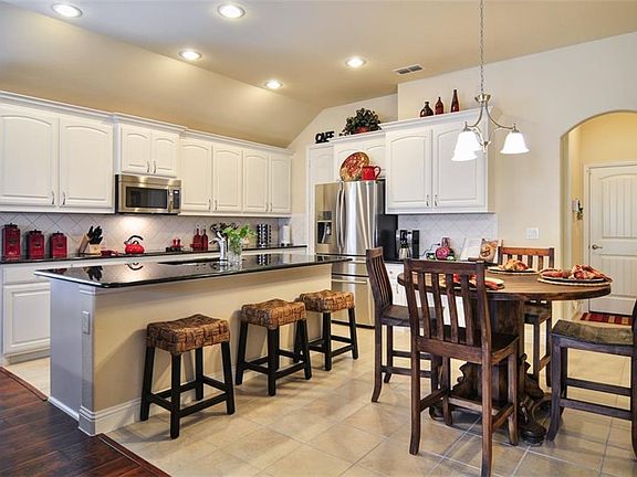 5th image of 3409 Hawthorn Ln