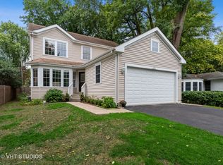 301 Charlotte Pl, Mundelein, IL