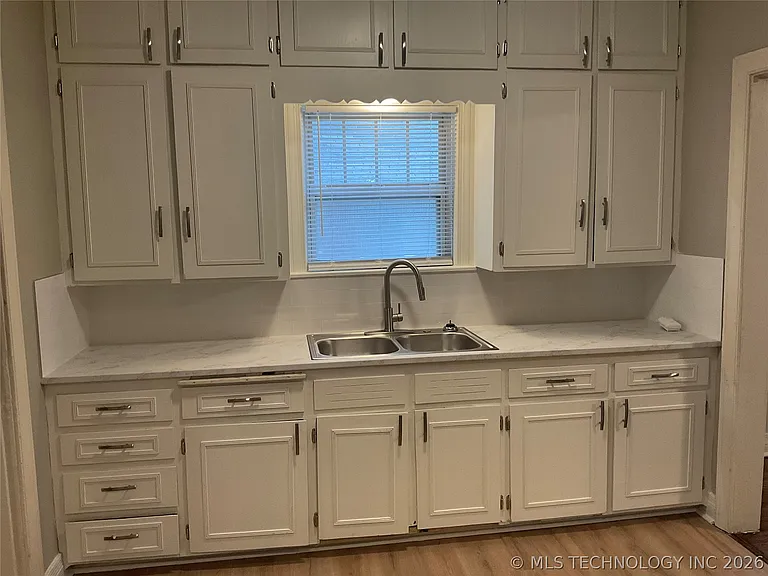 1104 N Gary Pl — Photo 7