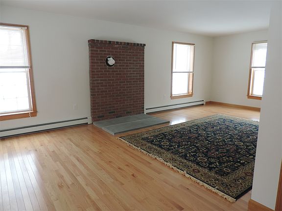 Dining room open into livingroom