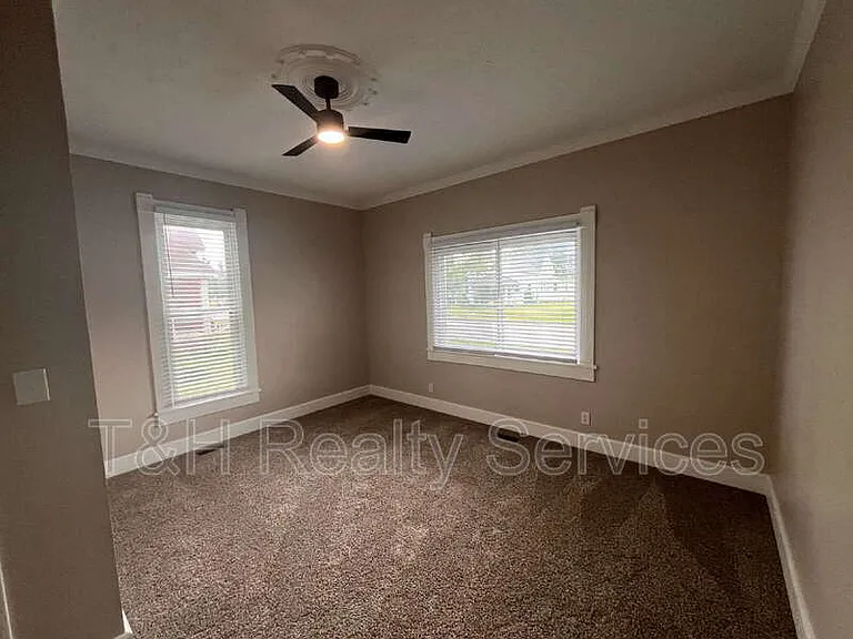 708 N Independence St — Photo 16