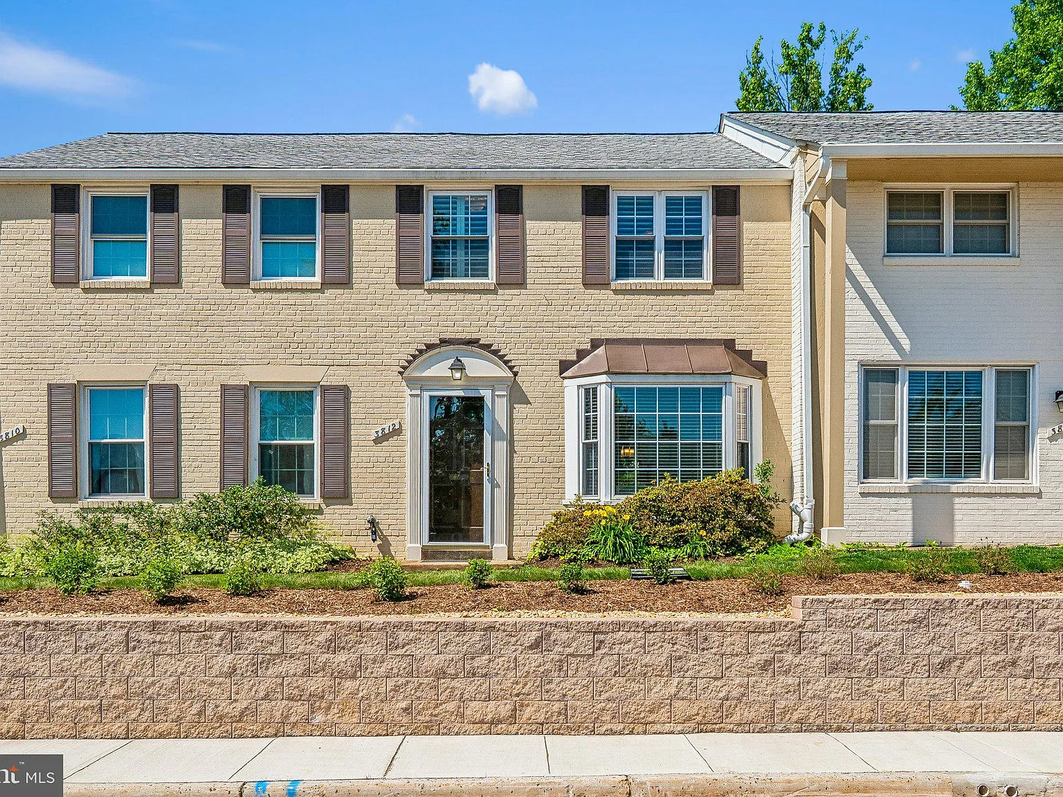 2 bed, 1.5 bath, 835 sqft, $2,800 — Photo 1