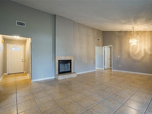5th image of 4652 Old St #37