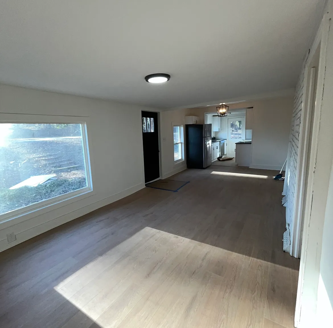112 Latham Ln — Photo 3