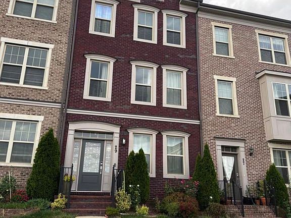 3rd image of 29 Blue Jay Way