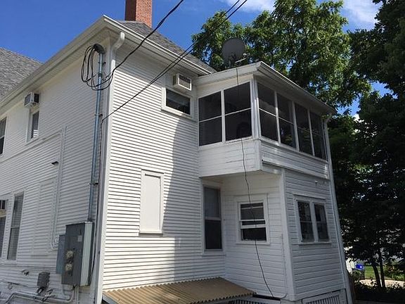 3rd image of 221 S Lucas St