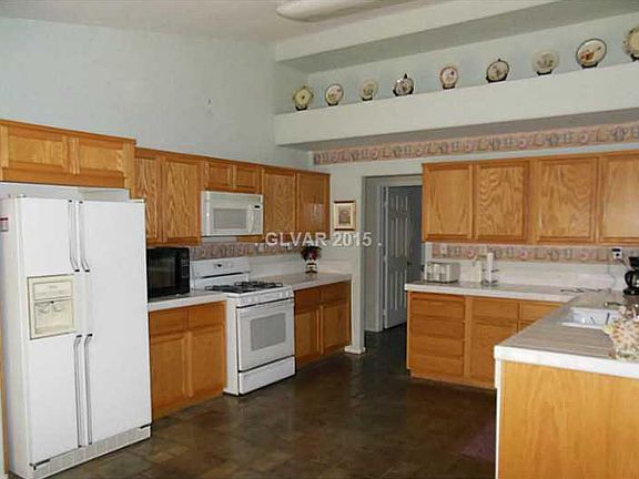 5th image of 817 Stable Glen Dr