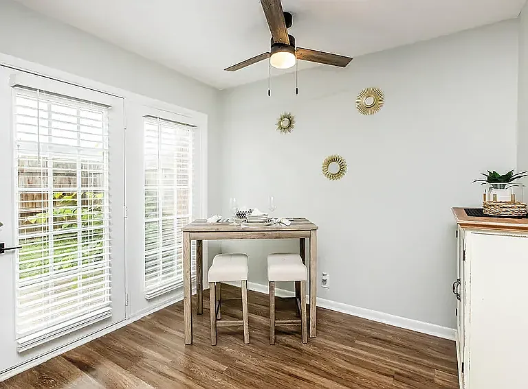 Brentwood Hills Luxury Townhomes — Photo 25