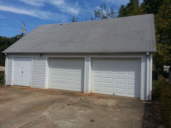 5th image of 3823 Shamrock Dr