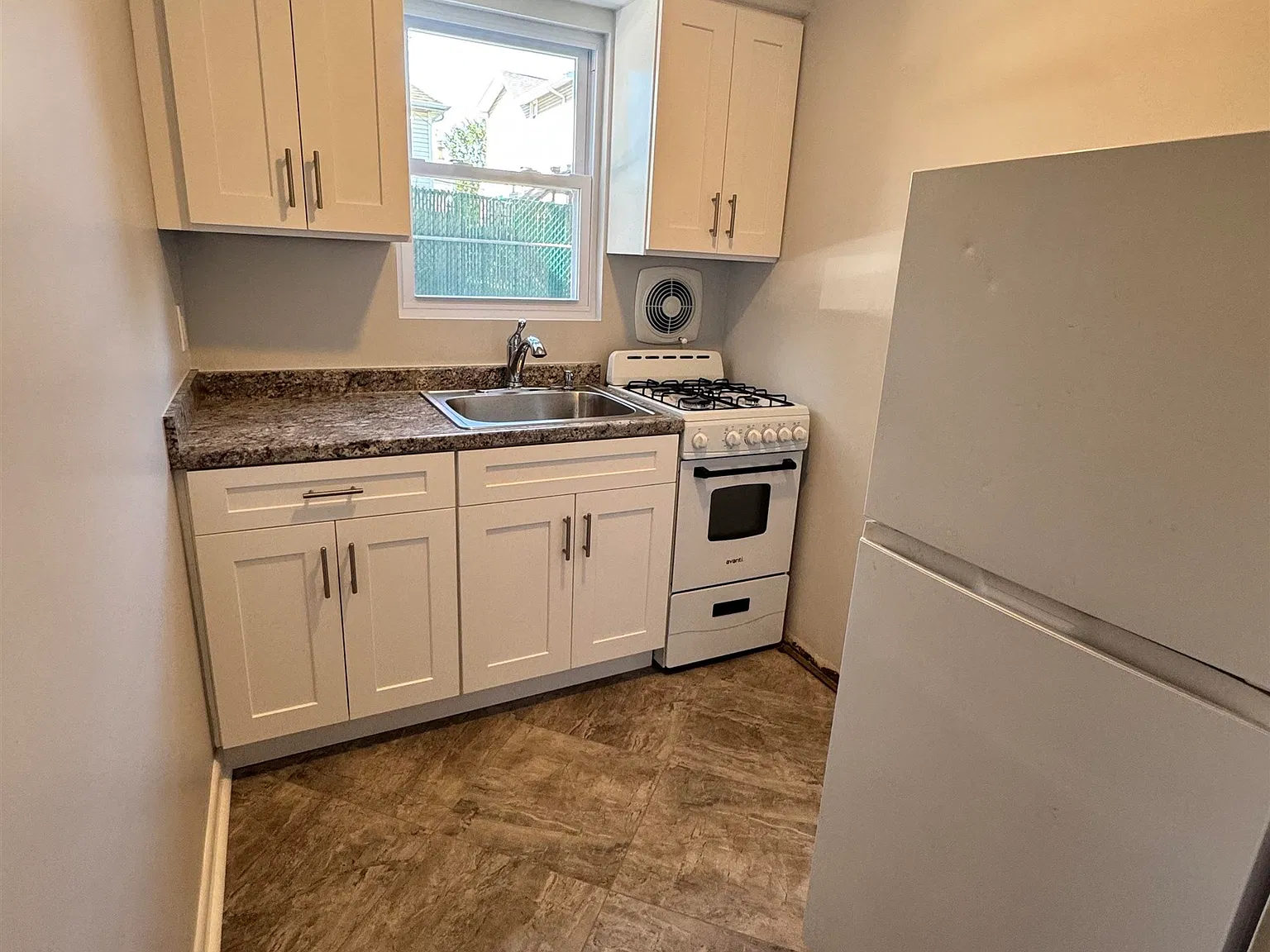 Studio, 1.0 bath, $1,725 — Photo 4