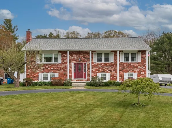 21 Fox Run Dr, Tewksbury, MA 01876