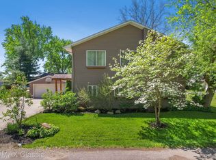 135 N Haven St, Novi, MI 48377